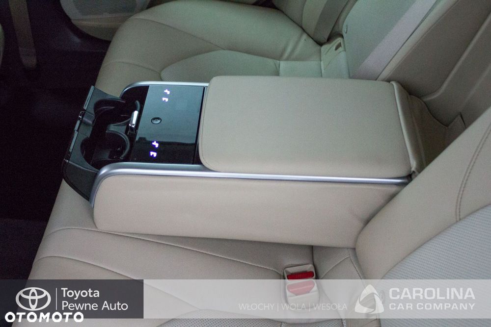 Toyota Camry - 19
