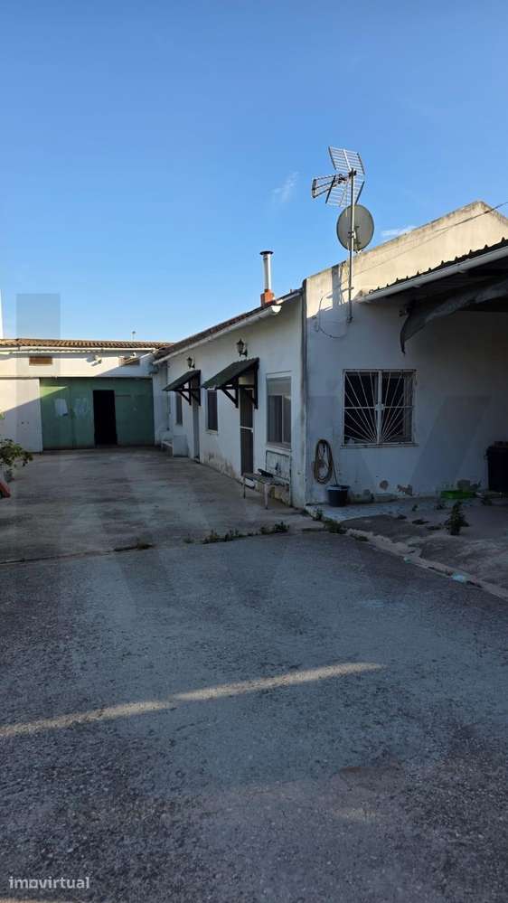 Terreno de 690m2 com Benfeitoria no Montijo - Grande imagem: 3/22