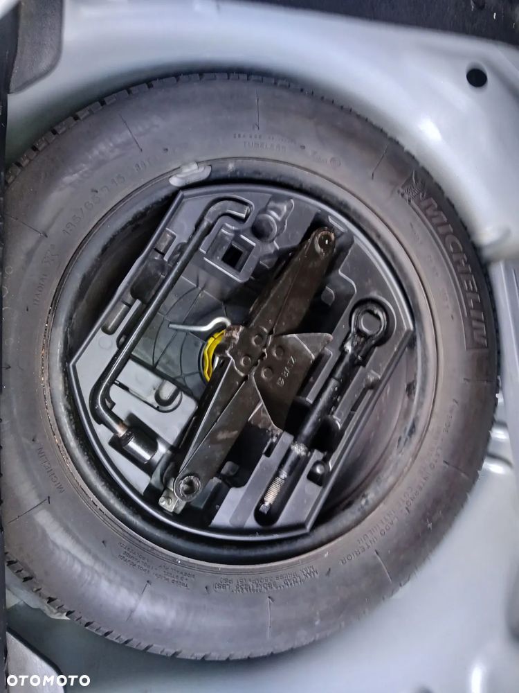 Peugeot 207 1.4 16V Presence - 19