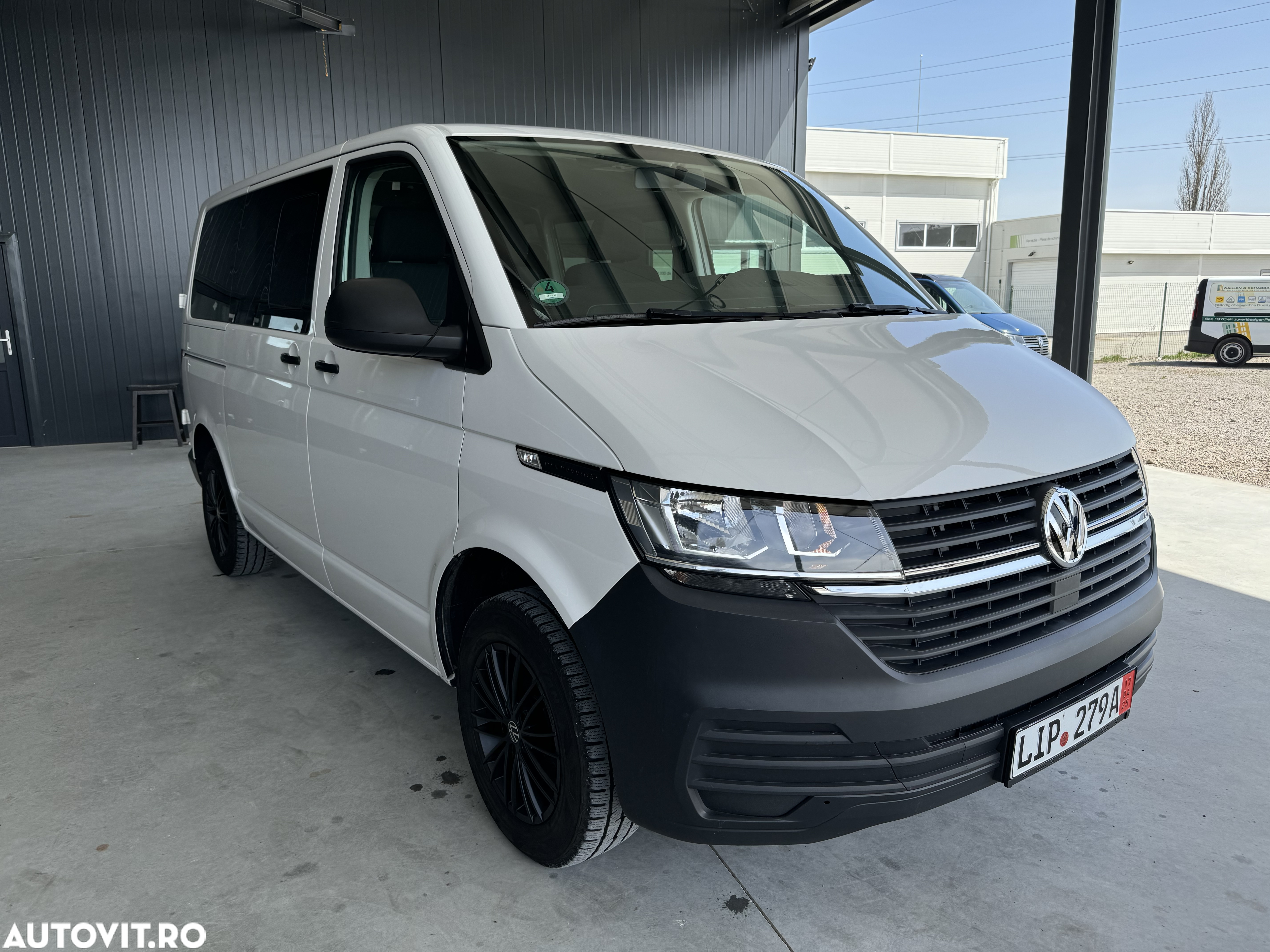 Volkswagen Transporter - 2
