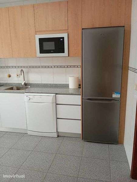 Alugo T2+1 com lugar de garagem na Maia, pronto a habitar. - Grande imagem: 3/12