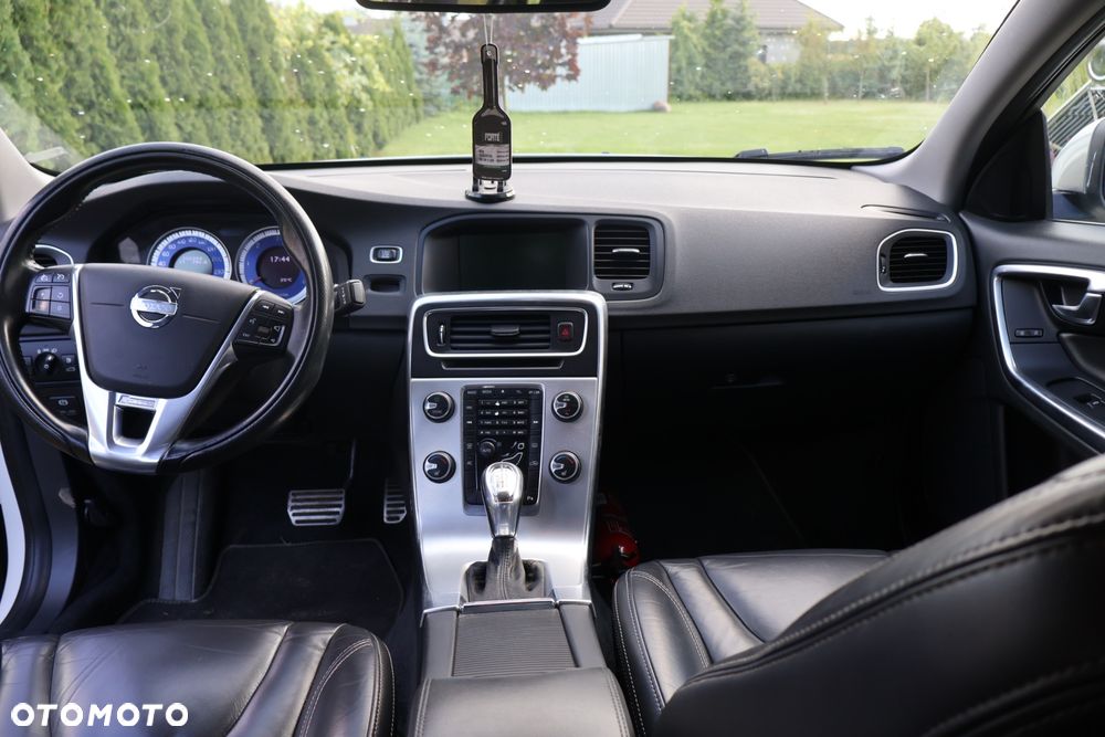 Volvo S60 D5 AWD R-Design Kinetic - 8
