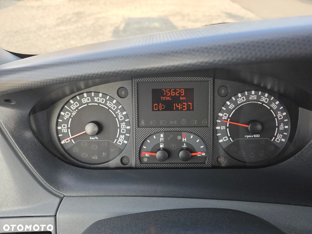 Iveco 35C18 3,0 HPI 180 KONNA SKRZYNIA 4,2M KLIMA WEBASTO 75T/KM PRZEBIEGU GWARANCJA IDEALNE BLIŻNIAKI DO 3,5T - 26