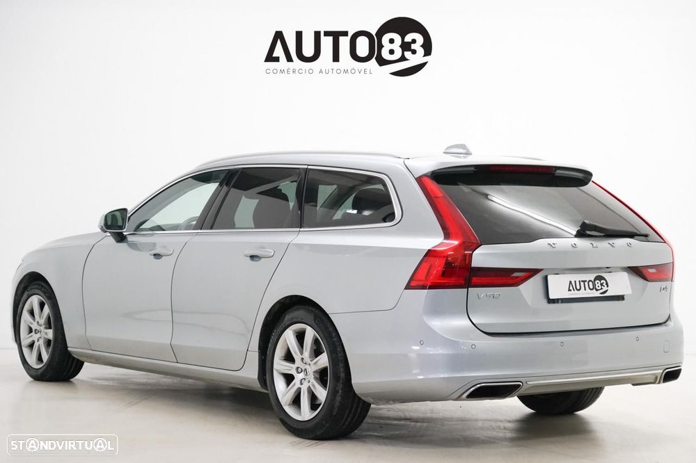 Volvo V90 2.0 D4 Momentum Geartronic - 4
