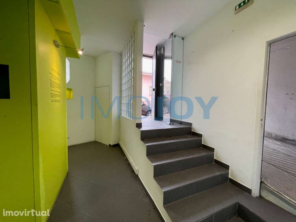 Escritório e Armazém, Cruz Quebrada - Grande imagem: 4/27