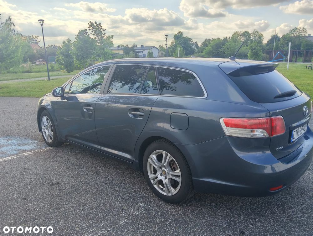 Toyota Avensis - 2