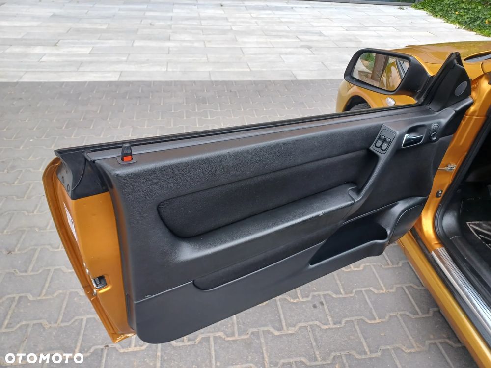 Opel Astra 2.2 Bertone - 24