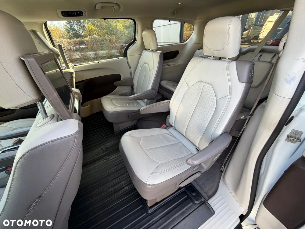 Chrysler Pacifica - 20