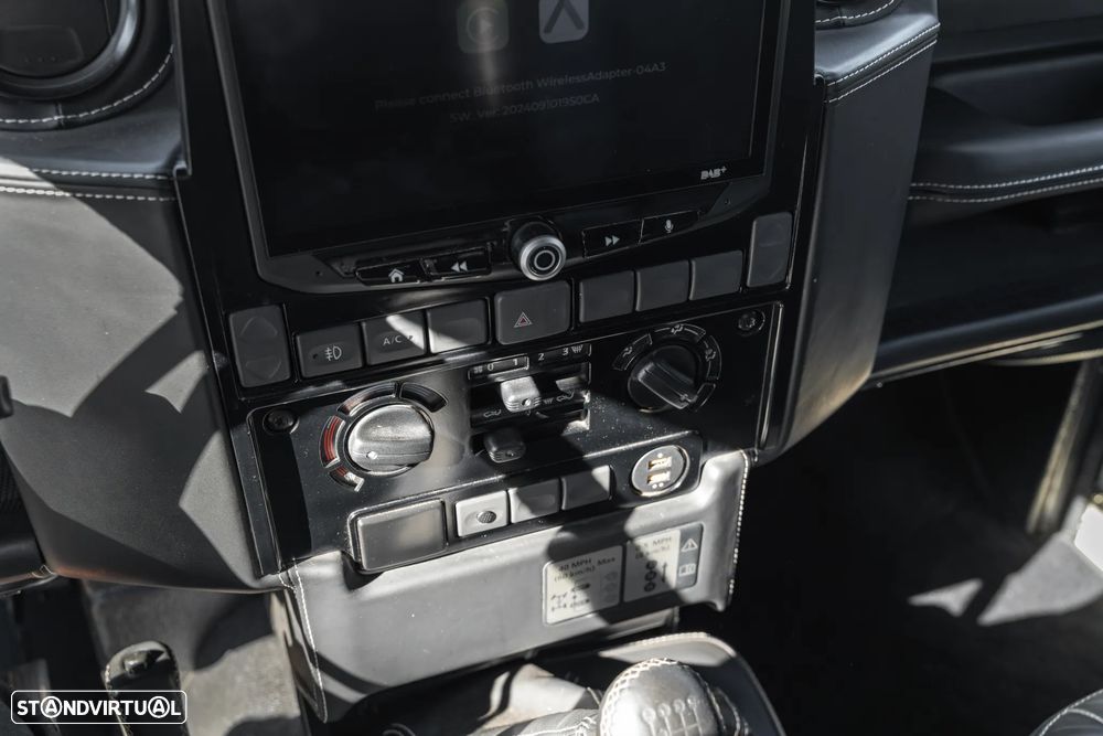 Land Rover Defender 90 S - 13