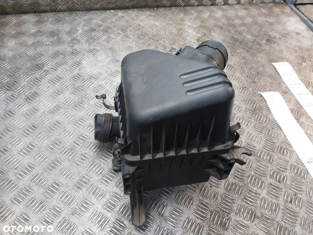 OBUDOWA FILTRA POWIETRZA + PRZEPŁYWOMIERZ  HYUNDAI I30 I LIFT 28164-2A500 - 2