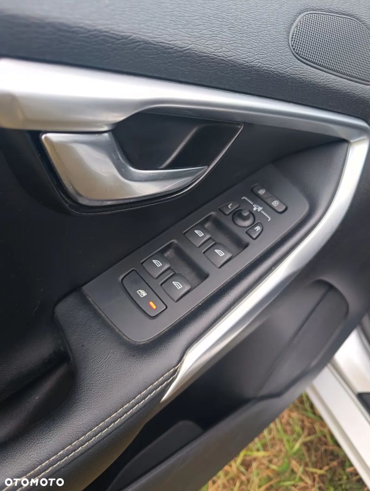 Volvo V40 T3 R Design - 24