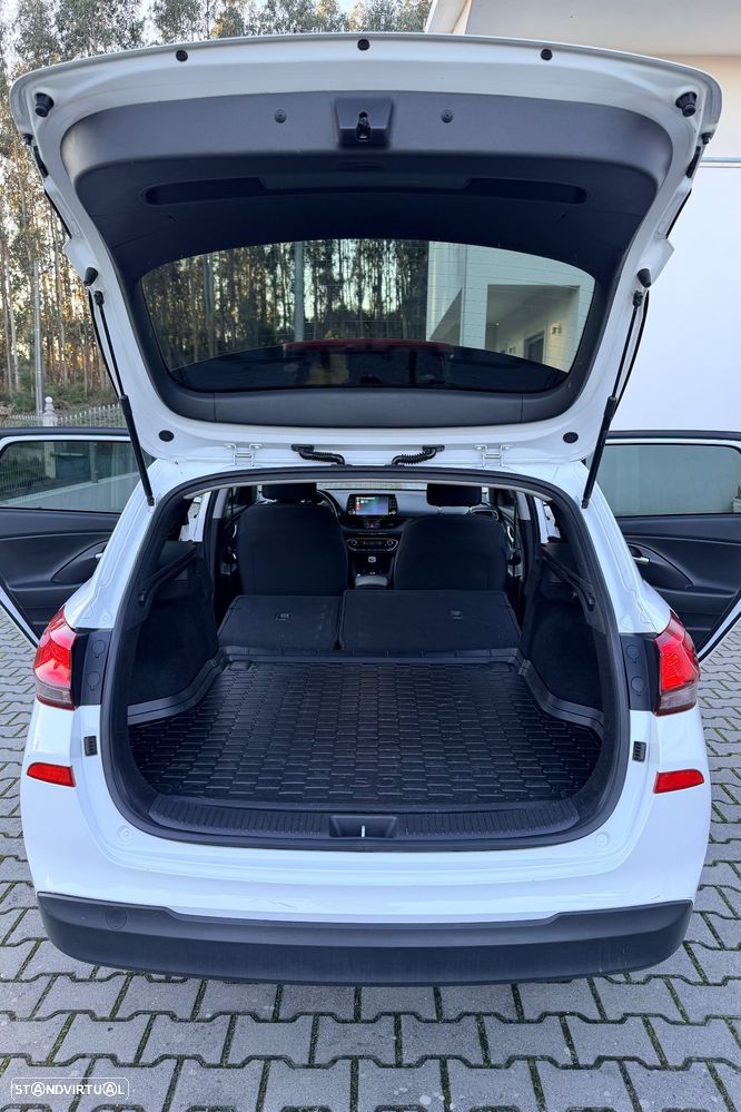 Hyundai i30 SW 1.6 CRDi Comfort+Navi - 7