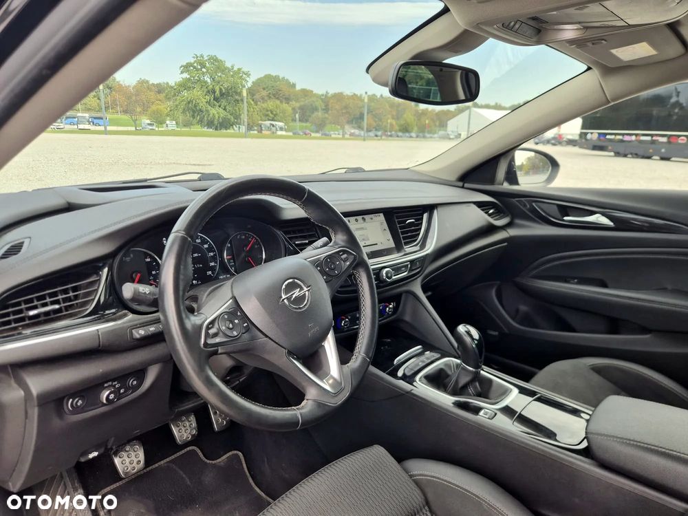 Opel Insignia 1.5 T Exclusive S&S - 11