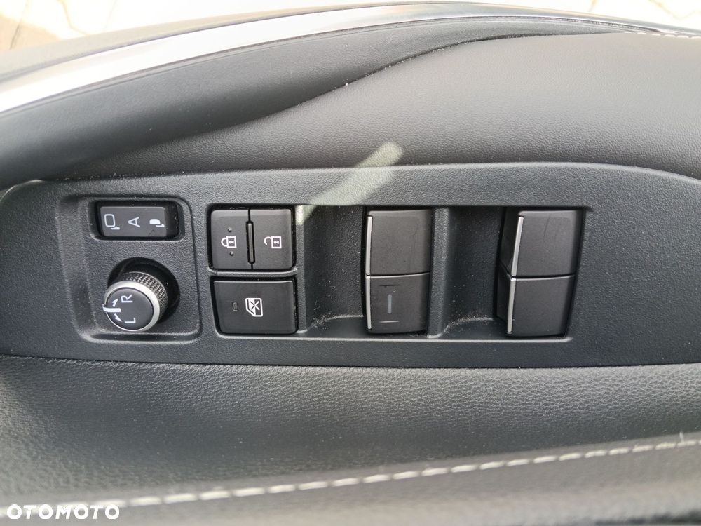 Toyota Corolla 1.8 Hybrid Style - 17