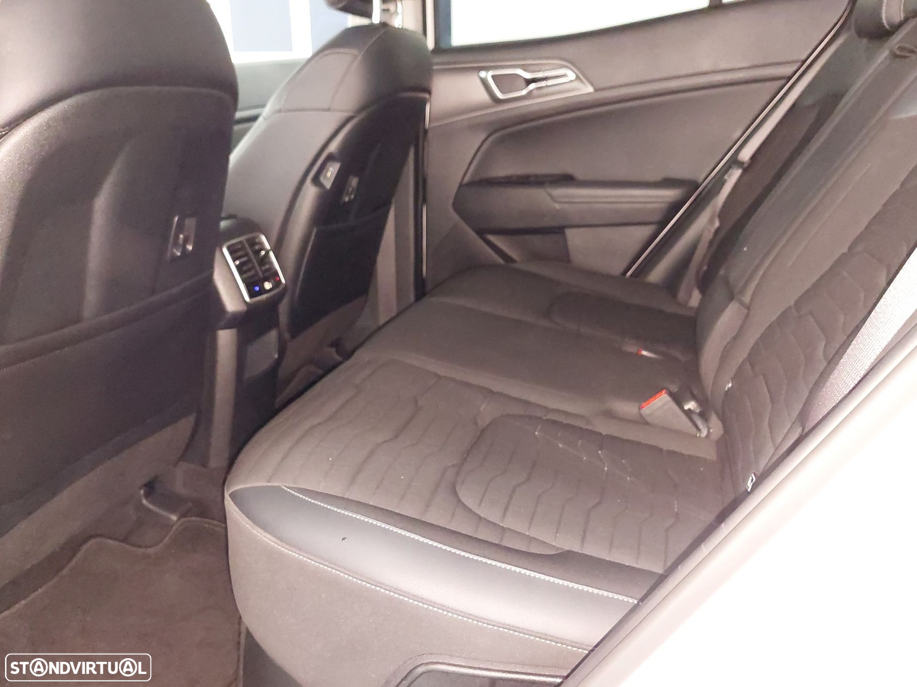 Kia Sportage 1.6 T-GDi HEV Tech - 17
