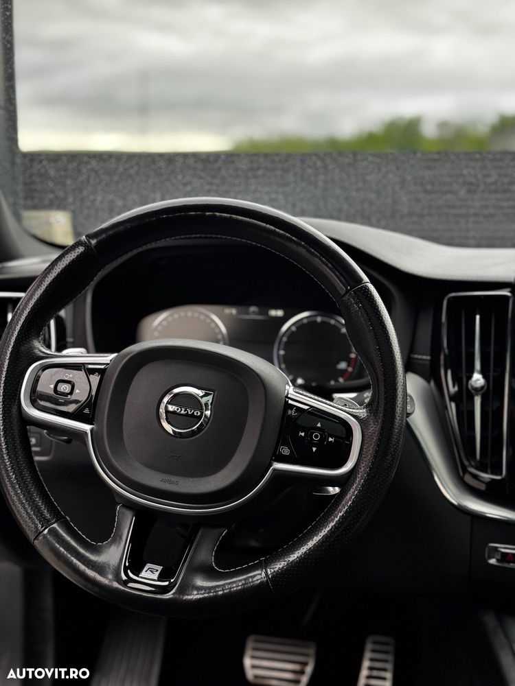 Volvo XC 60 D5 AWD R-Design - 9