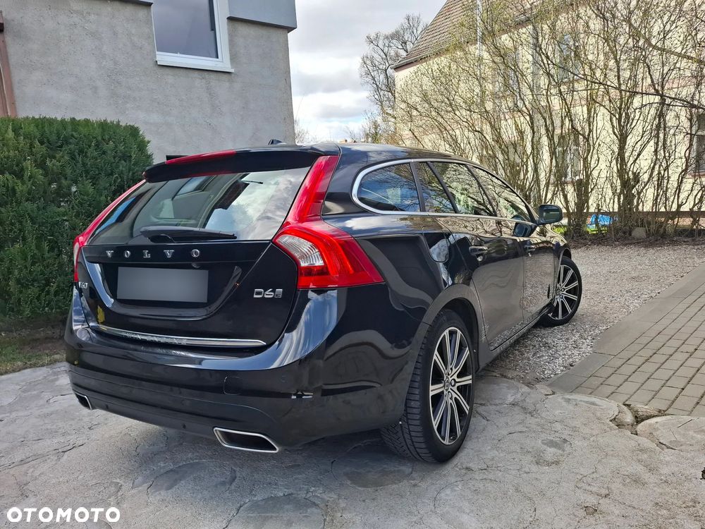 Volvo V60 D6 AWD Plug-in Hybrid R-Design Summum - 9