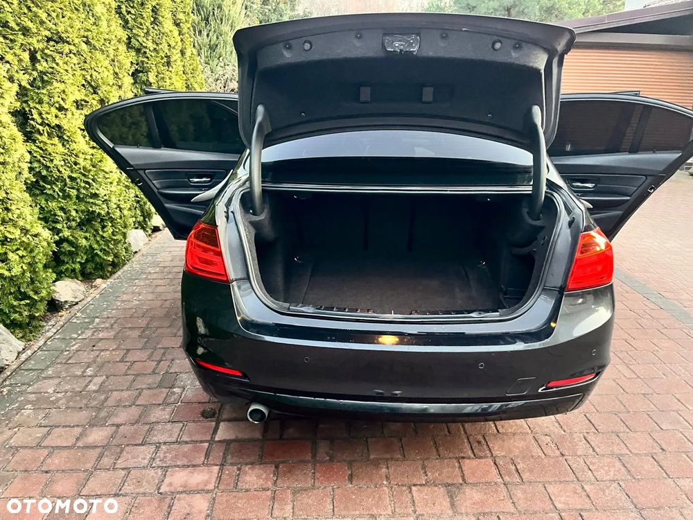 BMW Seria 3 318d - 9