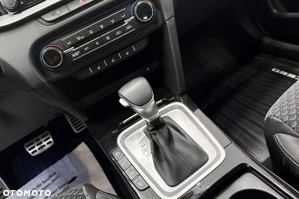 Kia XCeed - 12