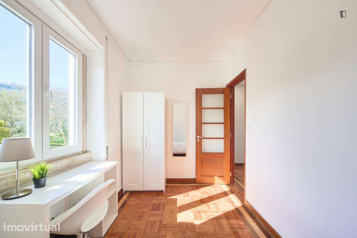 Quarto - localizado em São Sebastião Lisbon - Grande imagem: 5/37