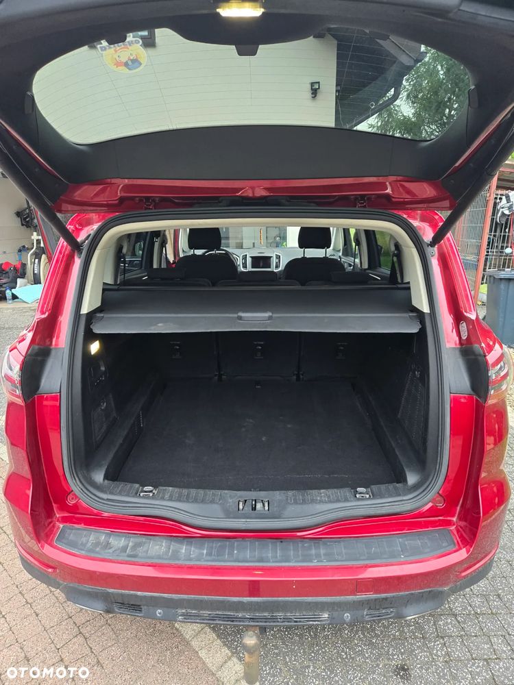 Ford S-Max - 17