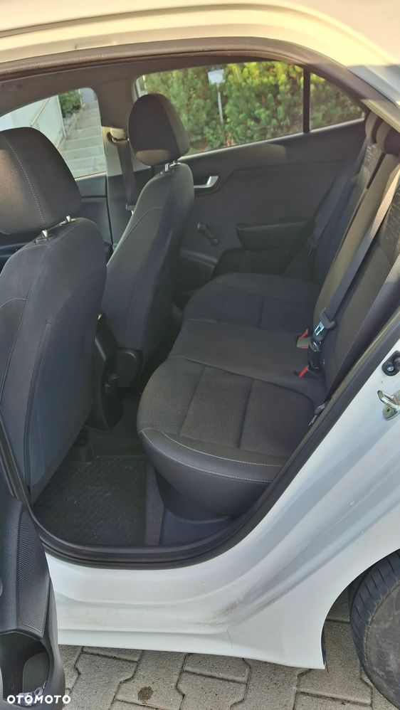 Kia Rio 1.2 L - 16