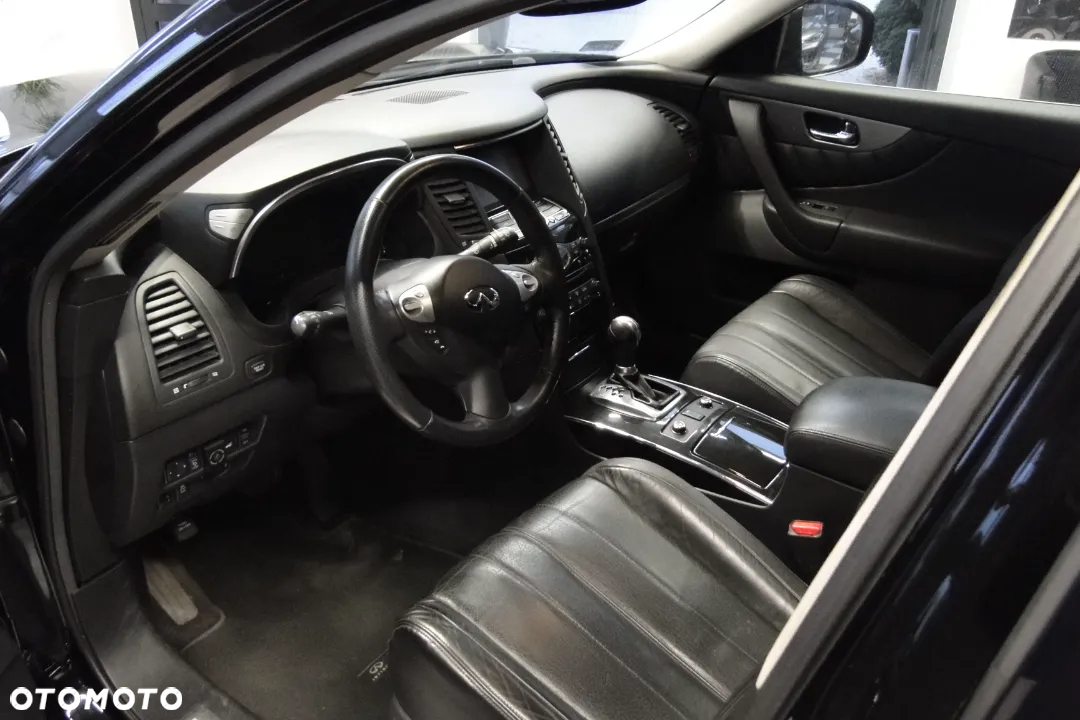 Infiniti QX70 - 22