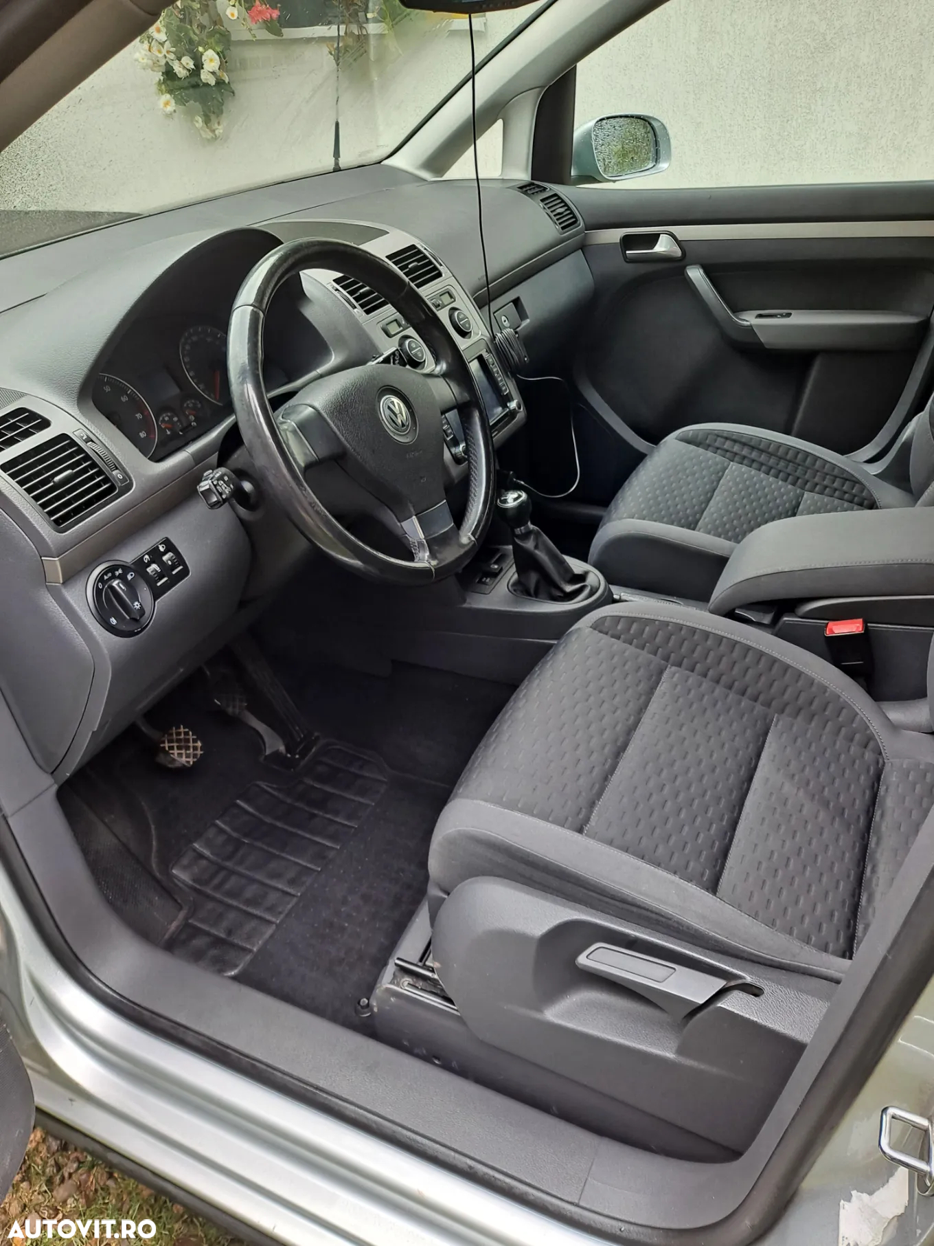 Volkswagen Touran - 10