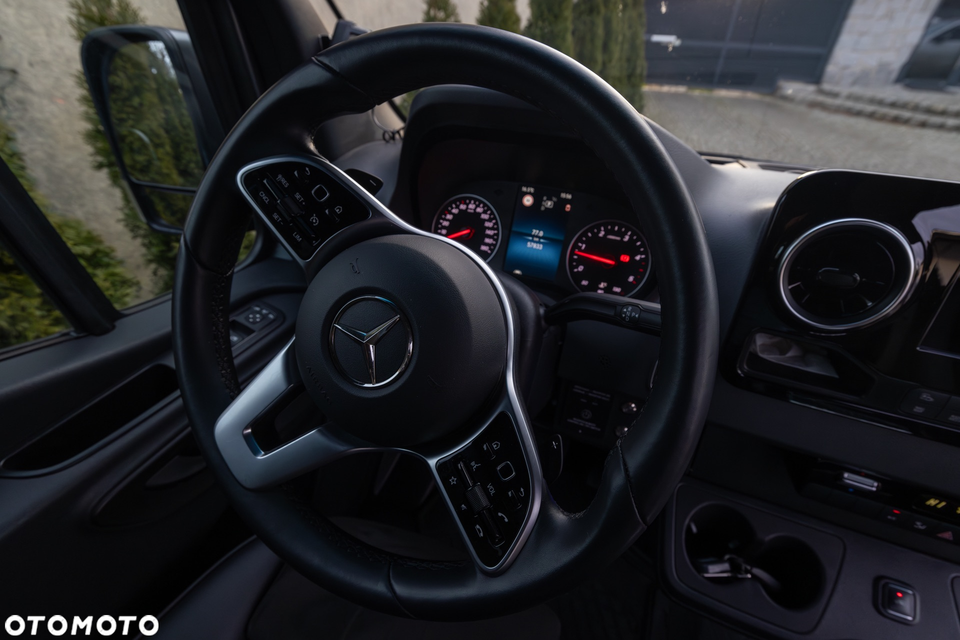 Mercedes-Benz Sprinter - 9