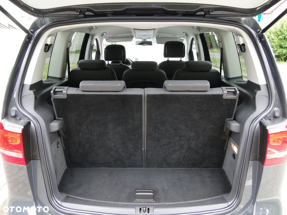 Volkswagen Touran 2.0 TDI DPF BlueMotion Technology Highline - 16