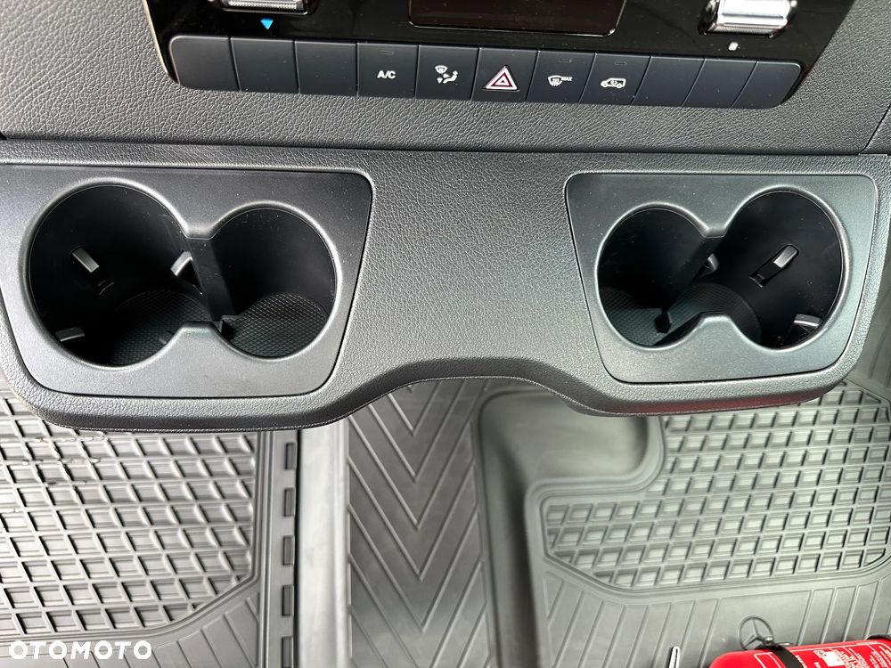 Mercedes-Benz Sprinter - 20