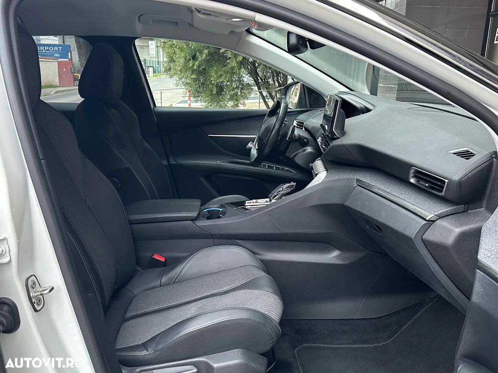 Peugeot 3008 1.2 PureTech 130 EAT8 Allure Pack - 17