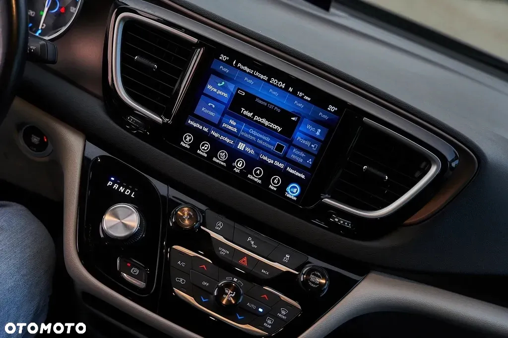 Chrysler Pacifica - 16