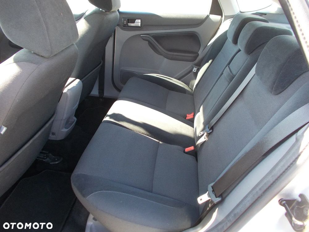 Ford Focus 1.8 Ghia - 16
