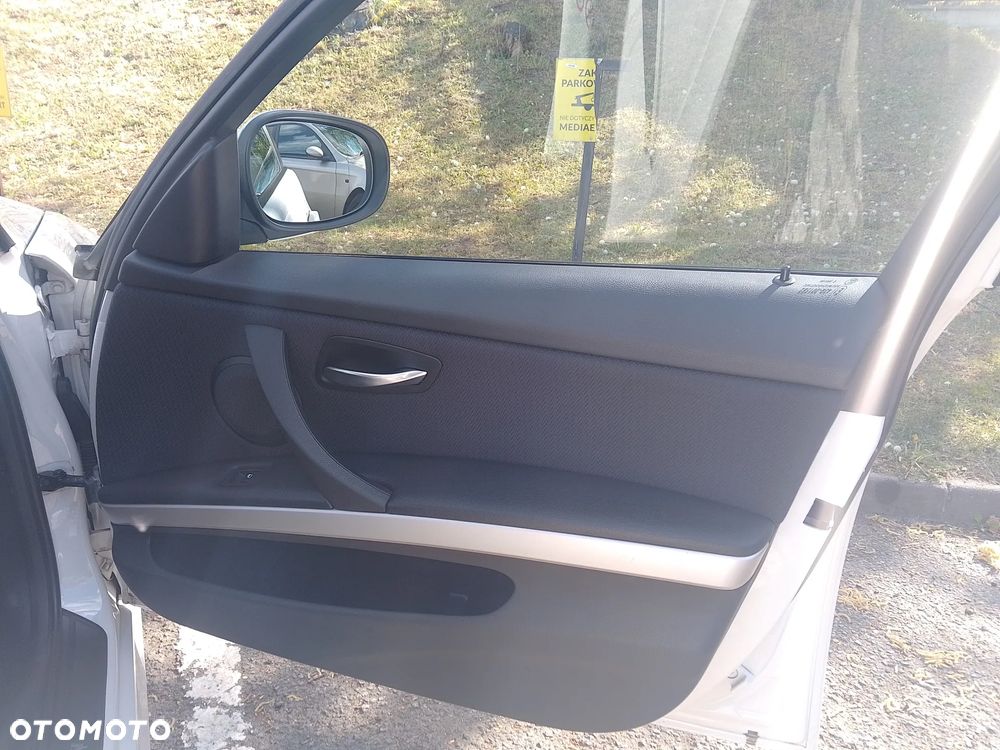 BMW Seria 3 318d DPF - 31