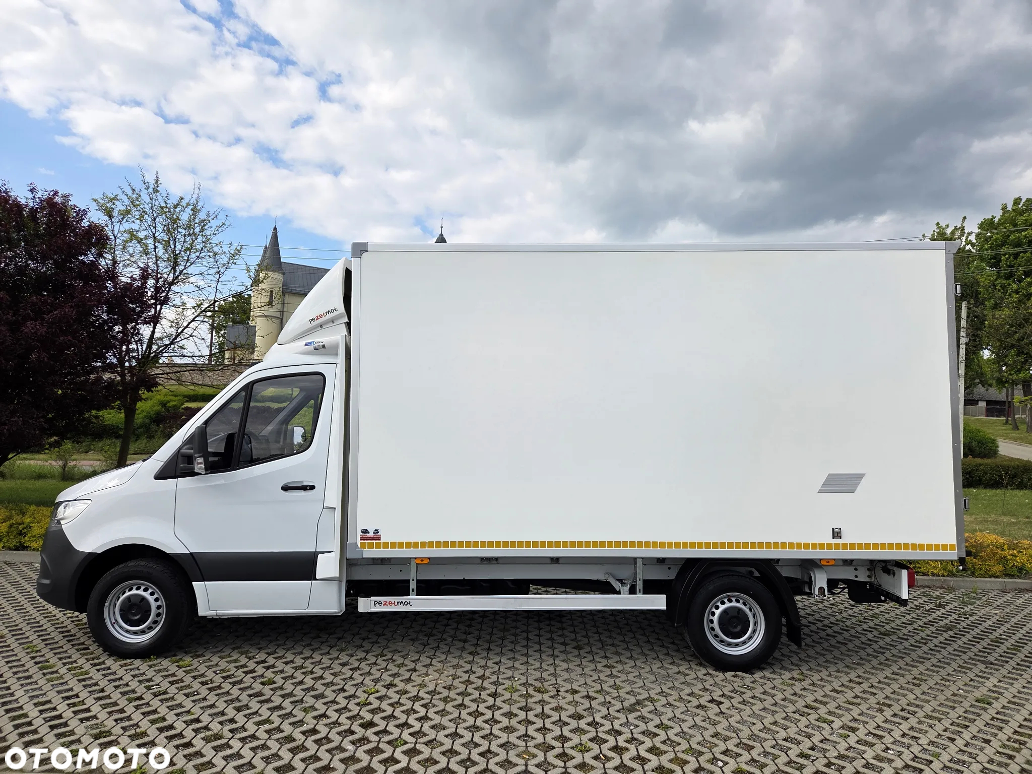 Mercedes-Benz Sprinter - 11