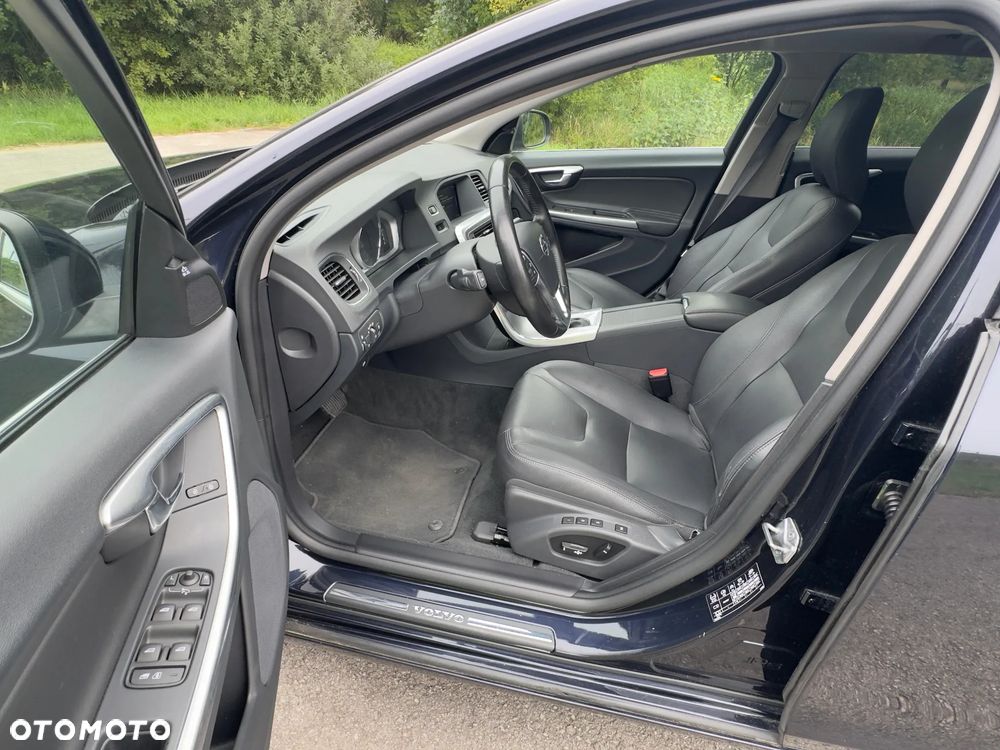 Volvo V60 D4 AWD Drive-E Dynamic Edition (Momentum) - 16