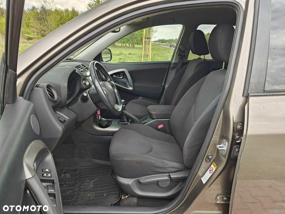Toyota RAV4 - 10