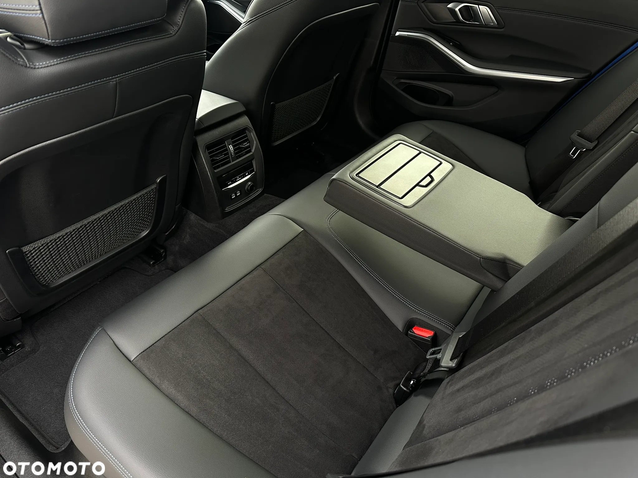 BMW Seria 3 320i M Sport Shadow - 31