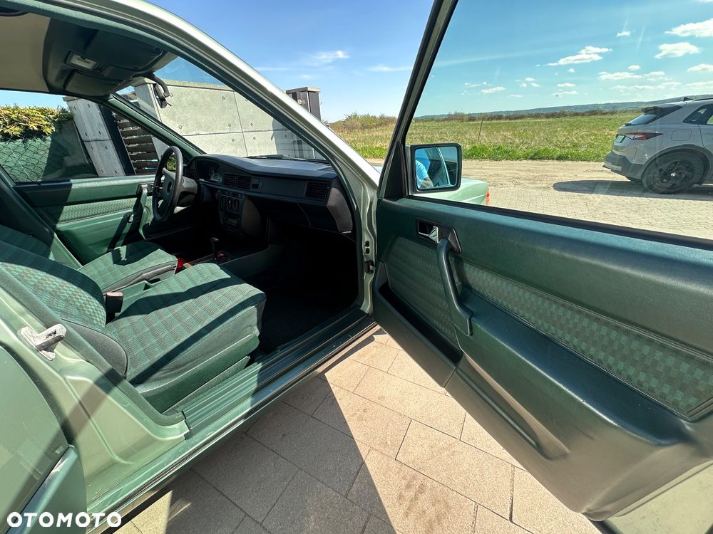 Mercedes-Benz W201 (190) - 9