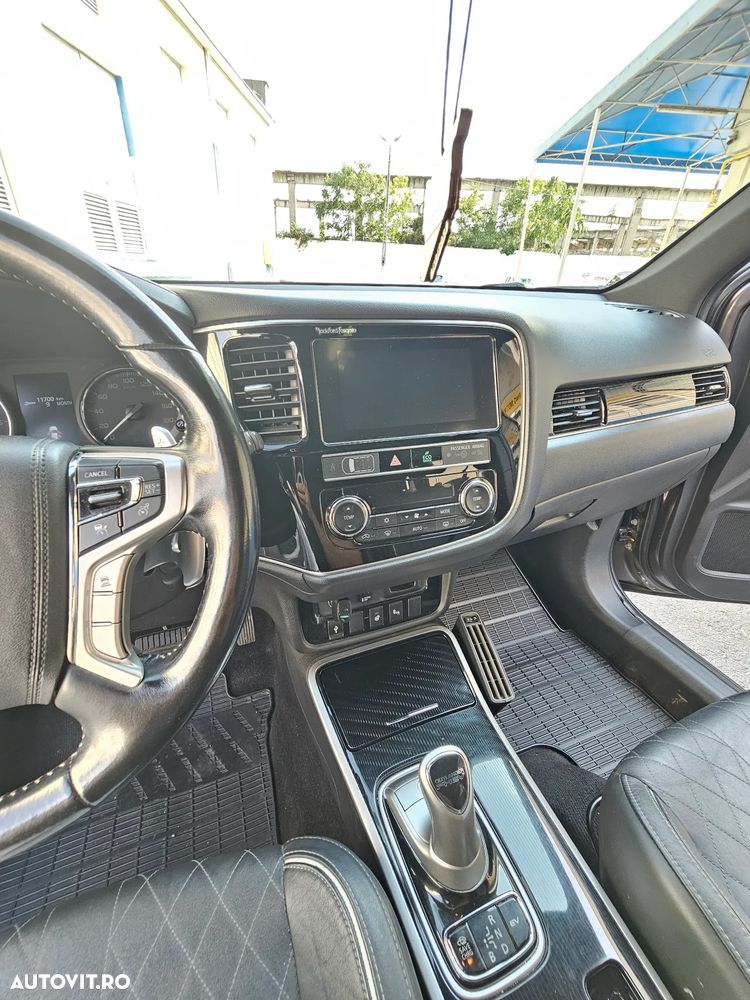 Mitsubishi Outlander PHEV 2.4 L 4X4 Instyle - 40