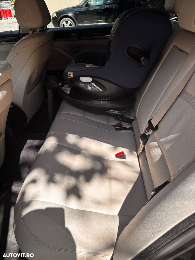 BMW Seria 5 520d xDrive AT - 13