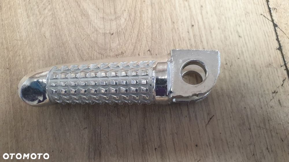 Podnóżek pasażera Suzuki GSX-R750 RF600 RG125 RGV250  43621-32C00 - 3