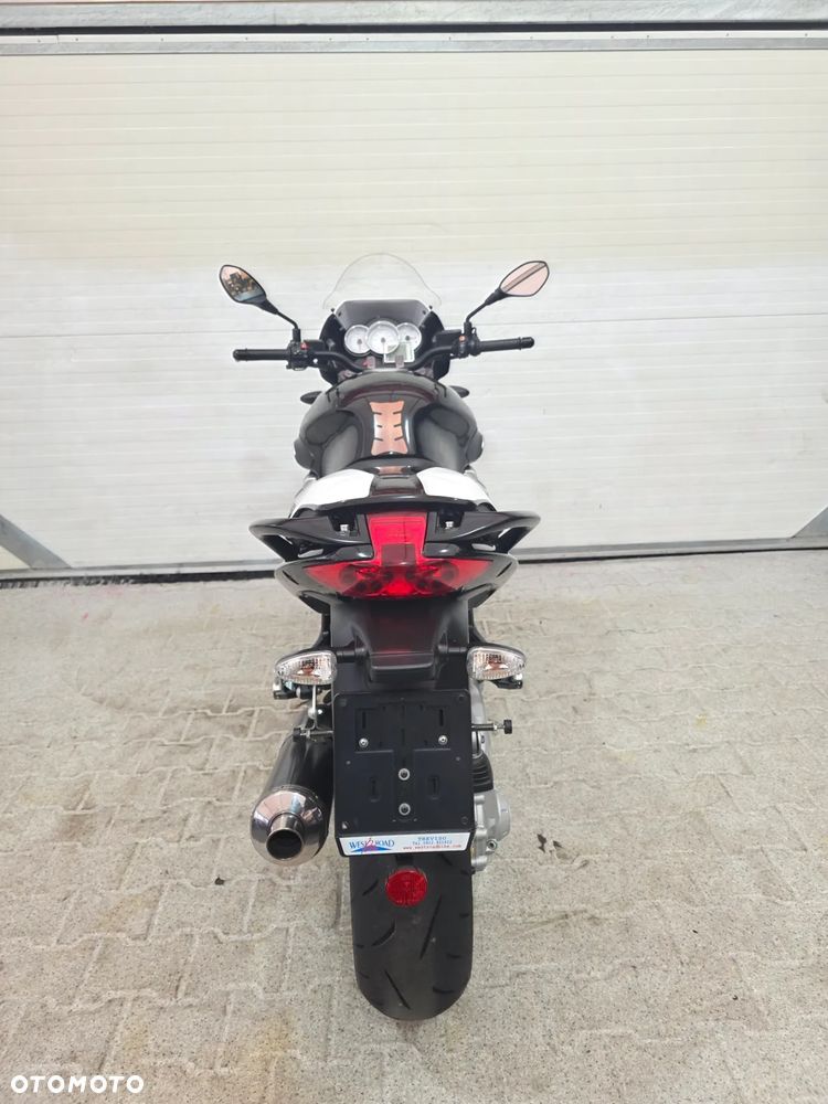 Moto Guzzi 1200 - 24