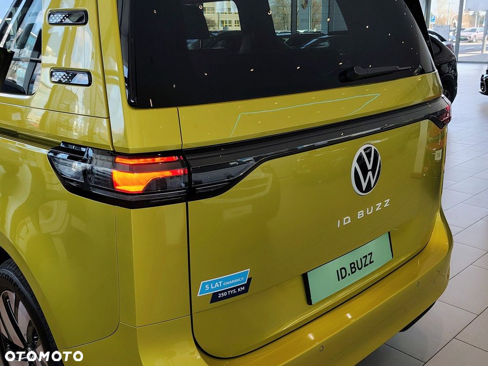 Volkswagen ID. Buzz Pro z długim rozstawem osi silnik: 210 kW (286 KM) 86 kWh / skrzynia biegów: Automatyczna 1 biegowa rozstaw osi: 3239 mm - 8