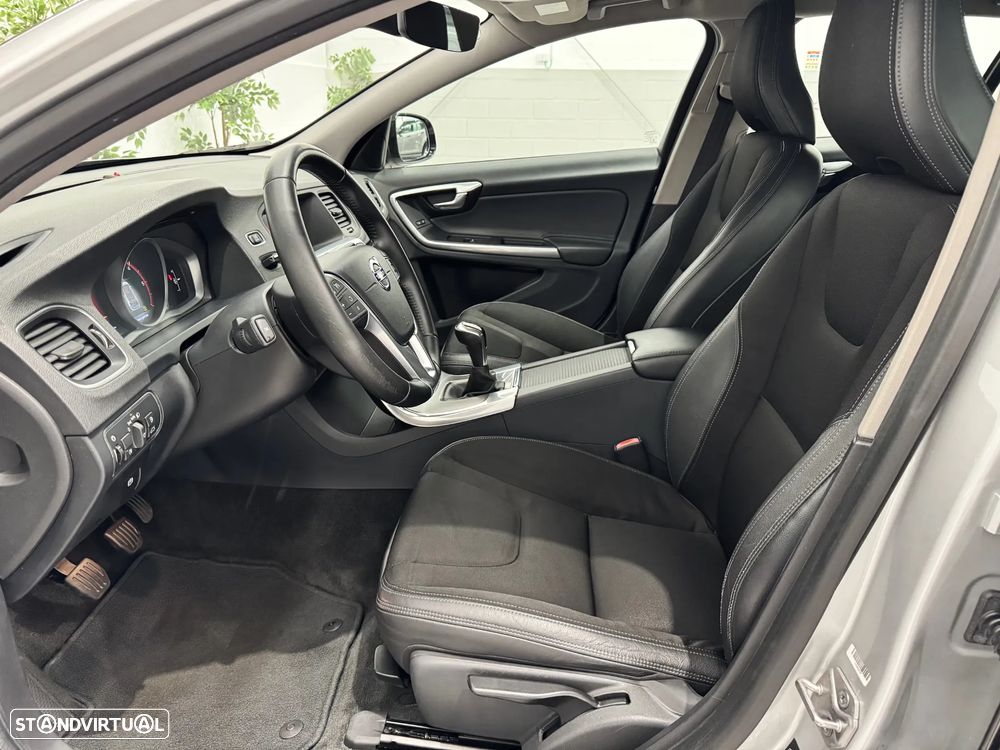 Volvo V60 Cross Country 2.0 D3 Summum - 17