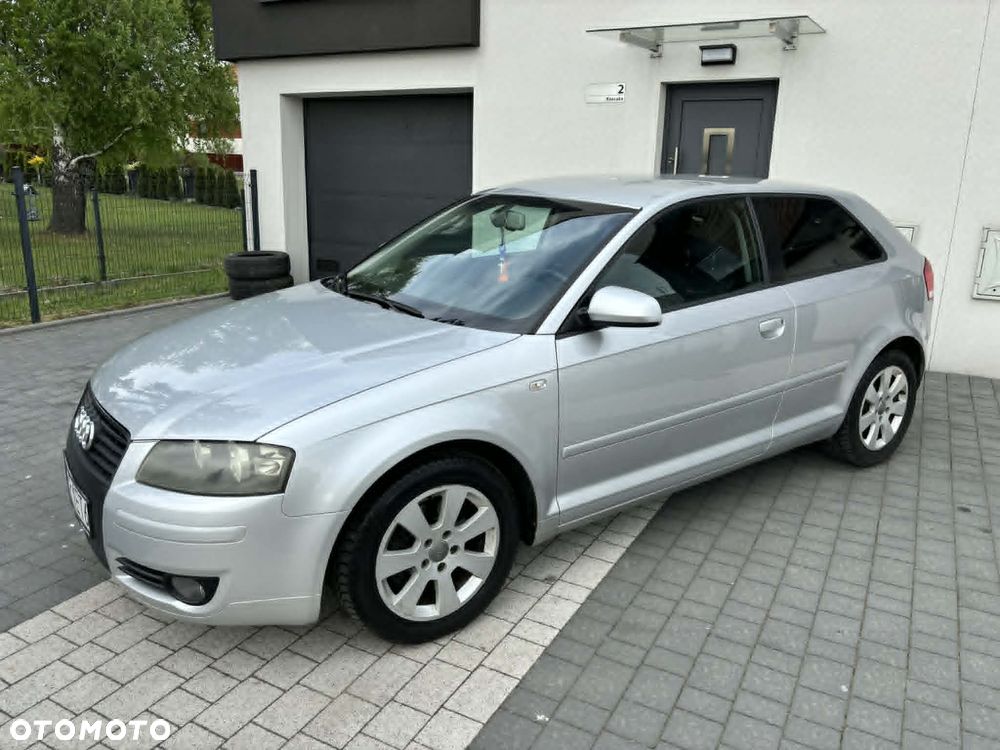 Audi A3 3-drzwiowe 2.0 FSI Attraction - 2