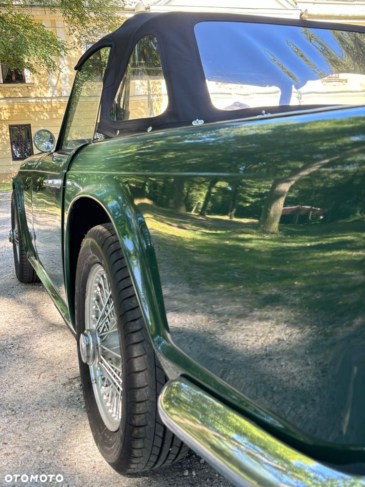 Triumph TR4 - 16