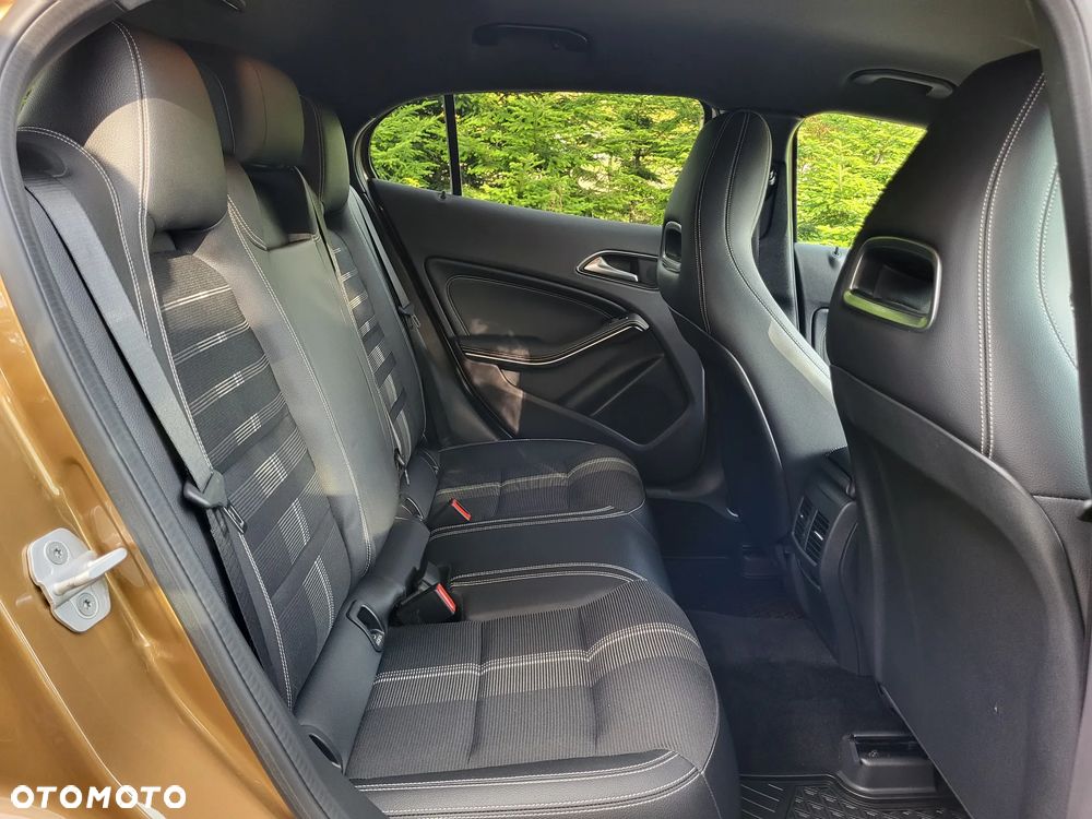 Mercedes-Benz GLA 180 Urban - 15