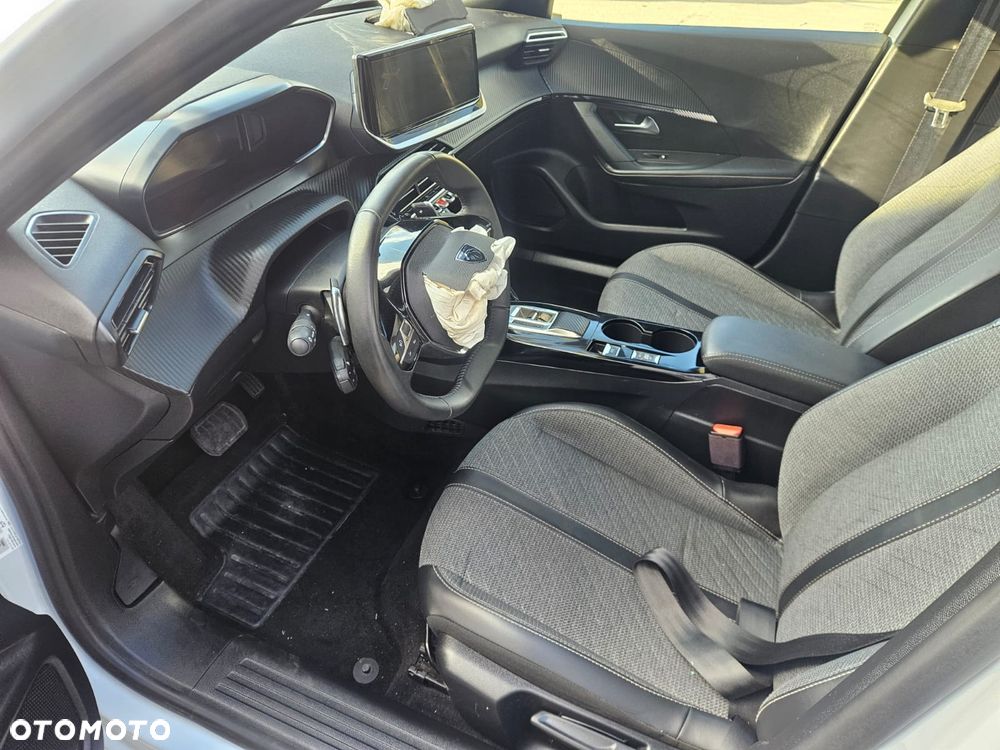 Peugeot 2008 - 11